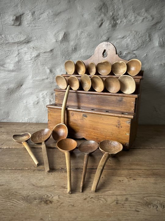 A 19th century Welsh spoon rack & 18 original spoons