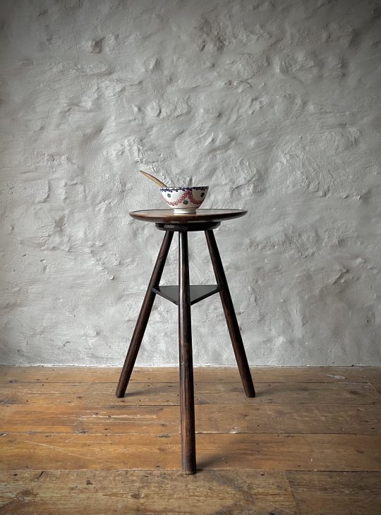 18th century Welsh two-tier cricket table of rare small size