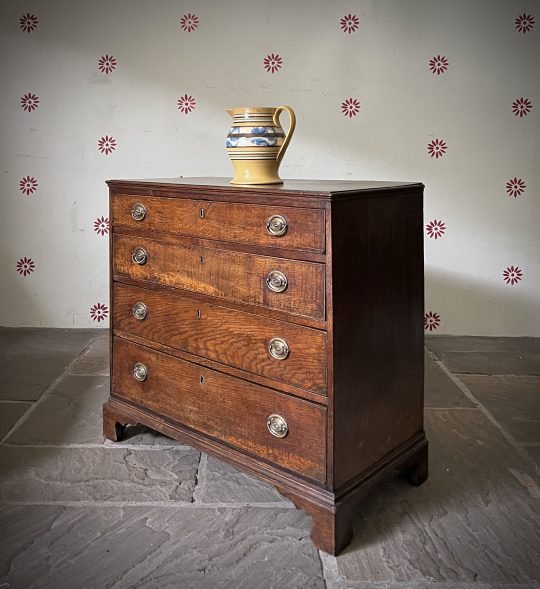 Small Georgian oak chest of drawers